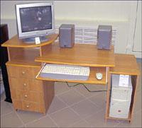 Компьютерный стол производства компании TOPDESK